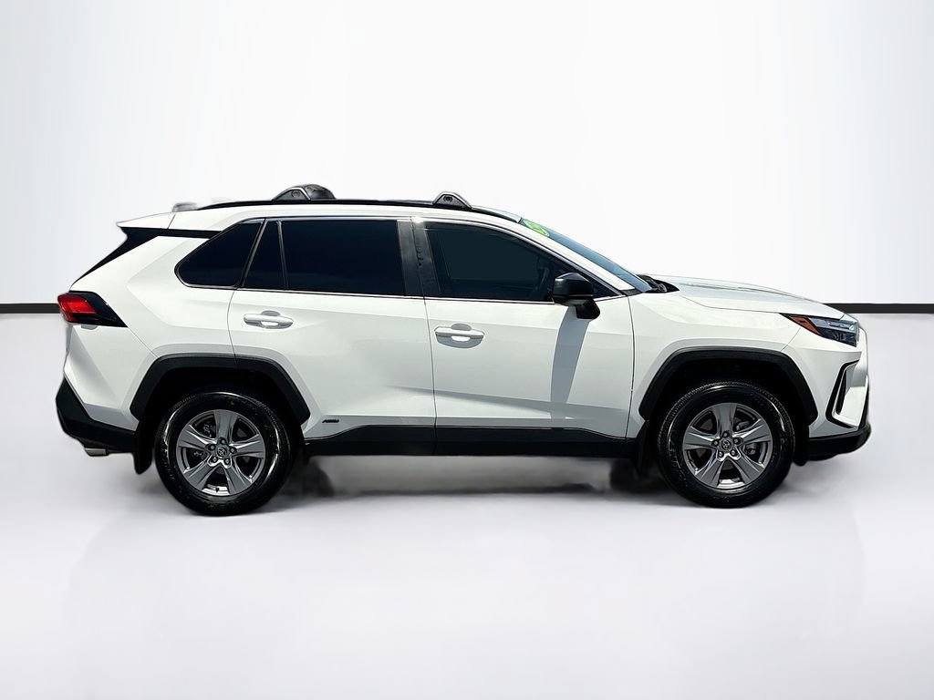 Used 2025 Toyota RAV4 LE AWD/4WD image 4