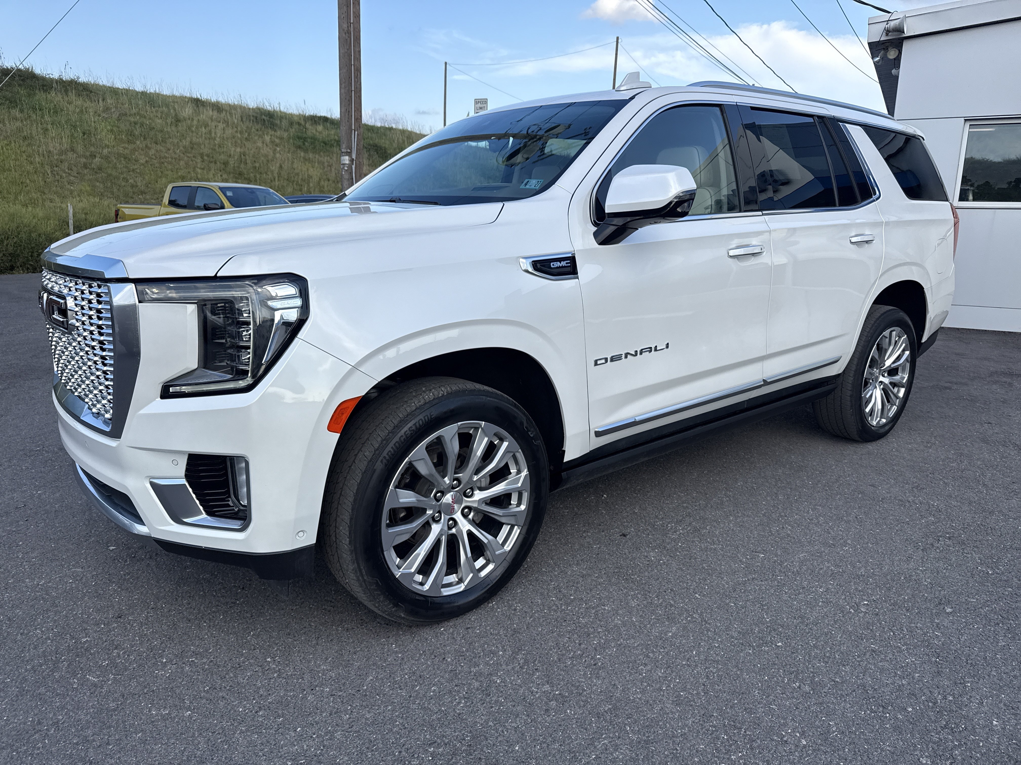 Used 2024 GMC Yukon Denali w/ Denali Reserve Package AWD/4WD image 7