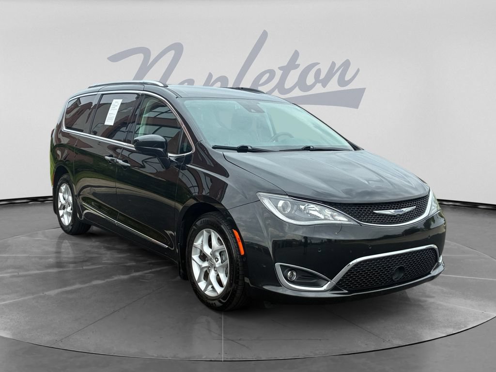 Used 2020 Chrysler Pacifica Touring-L Plus w/ Tire & Wheel Group FWD image 3