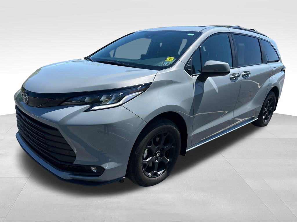 Used 2025 Toyota Sienna XLE Woodland Edition AWD/4WD image 1