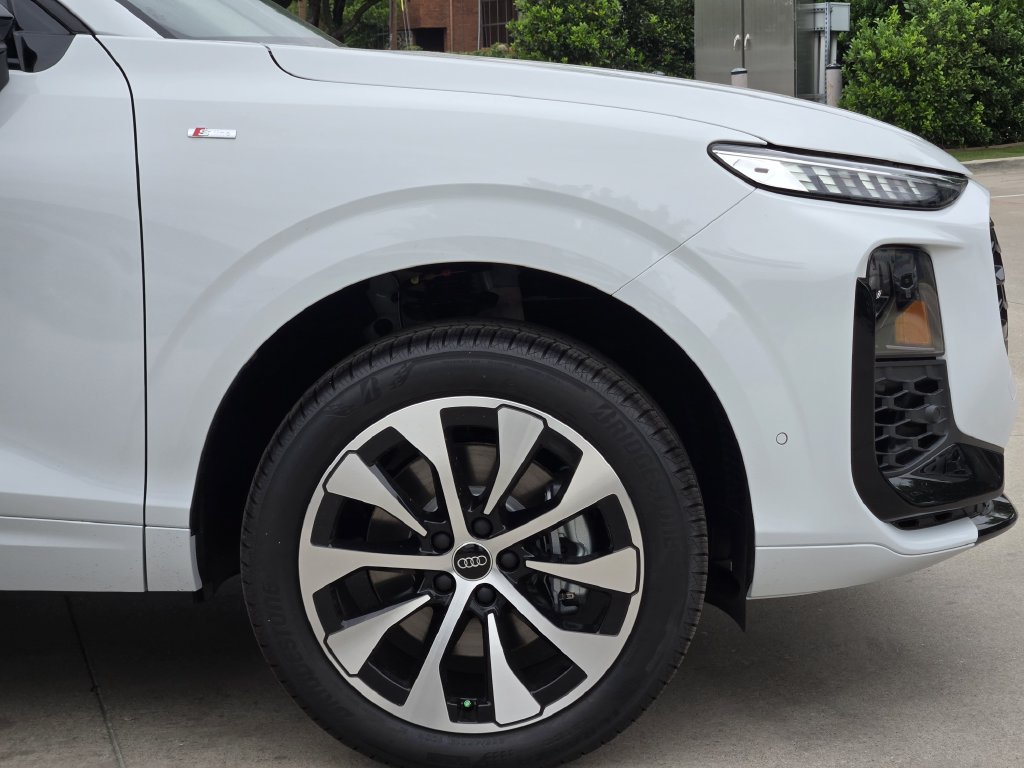 Used 2026 Audi Q3 quattro 2.0T w/ Driver Assistance Package AWD/4WD image 13