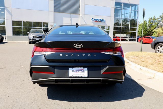 Used 2024 Hyundai Elantra SE image 16