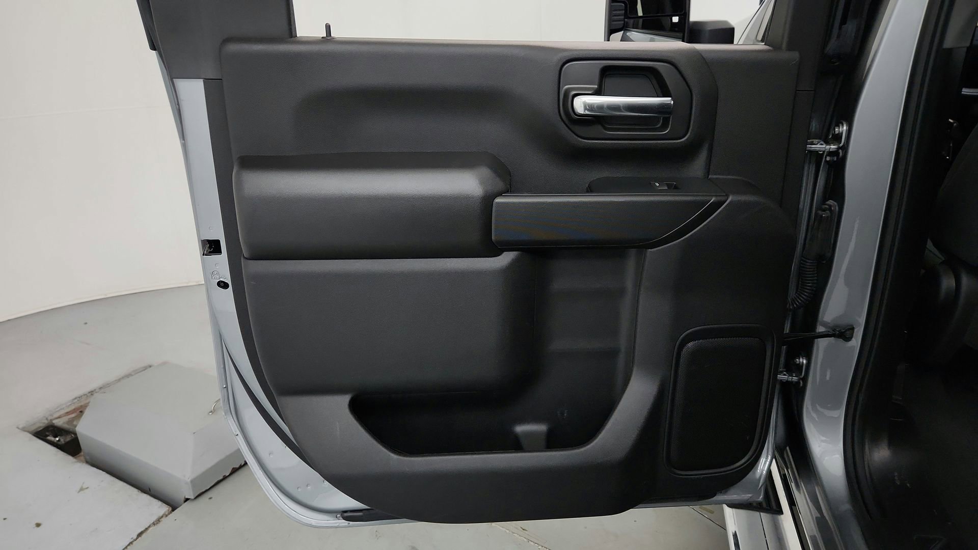 Used 2024 Chevrolet Silverado 2500 Custom w/ Snow Plow Prep/Camper Package image 17