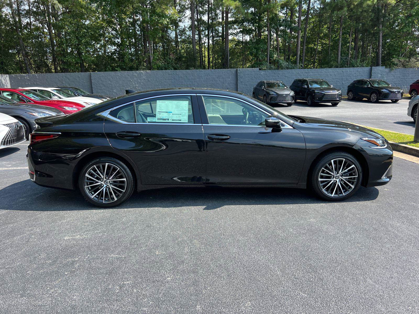 New 2025 Lexus ES 300h w/ Premium Package image 5