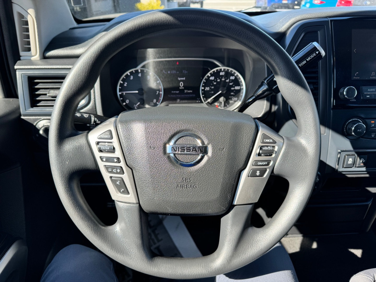 Used 2022 Nissan Titan SV AWD/4WD image 10