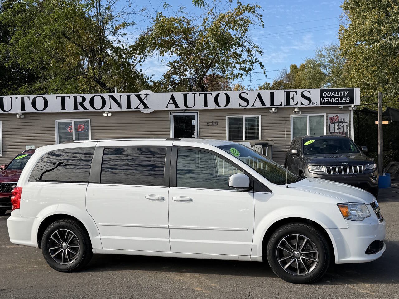 Used 2017 Dodge Grand Caravan SXT w/ Rear Park Assist Package