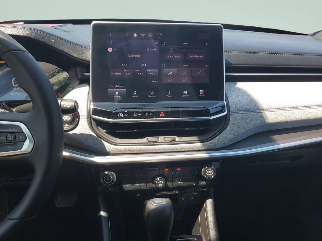 Used 2024 Jeep Compass Latitude image 22