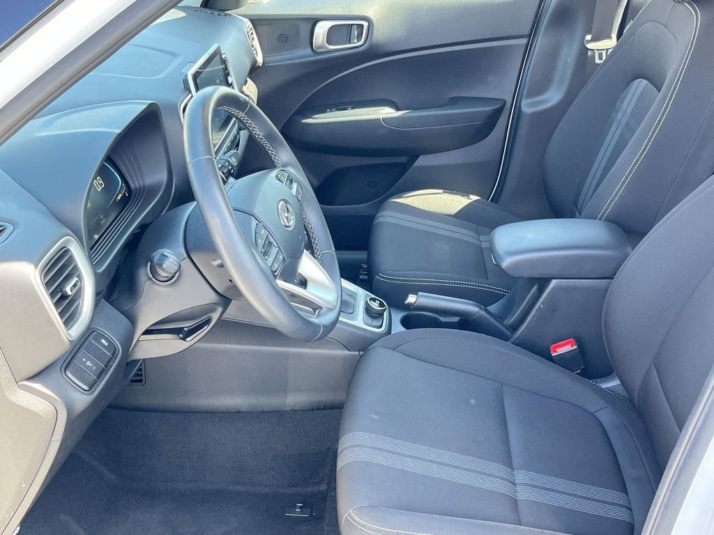 Used 2025 Hyundai Venue SEL FWD image 23