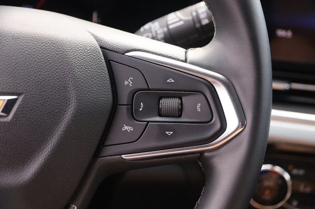 Used 2025 Chevrolet Trax LT w/ LT Convenience Package FWD image 12