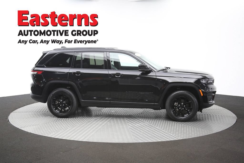 Used 2025 Jeep Grand Cherokee Altitude AWD/4WD image 46