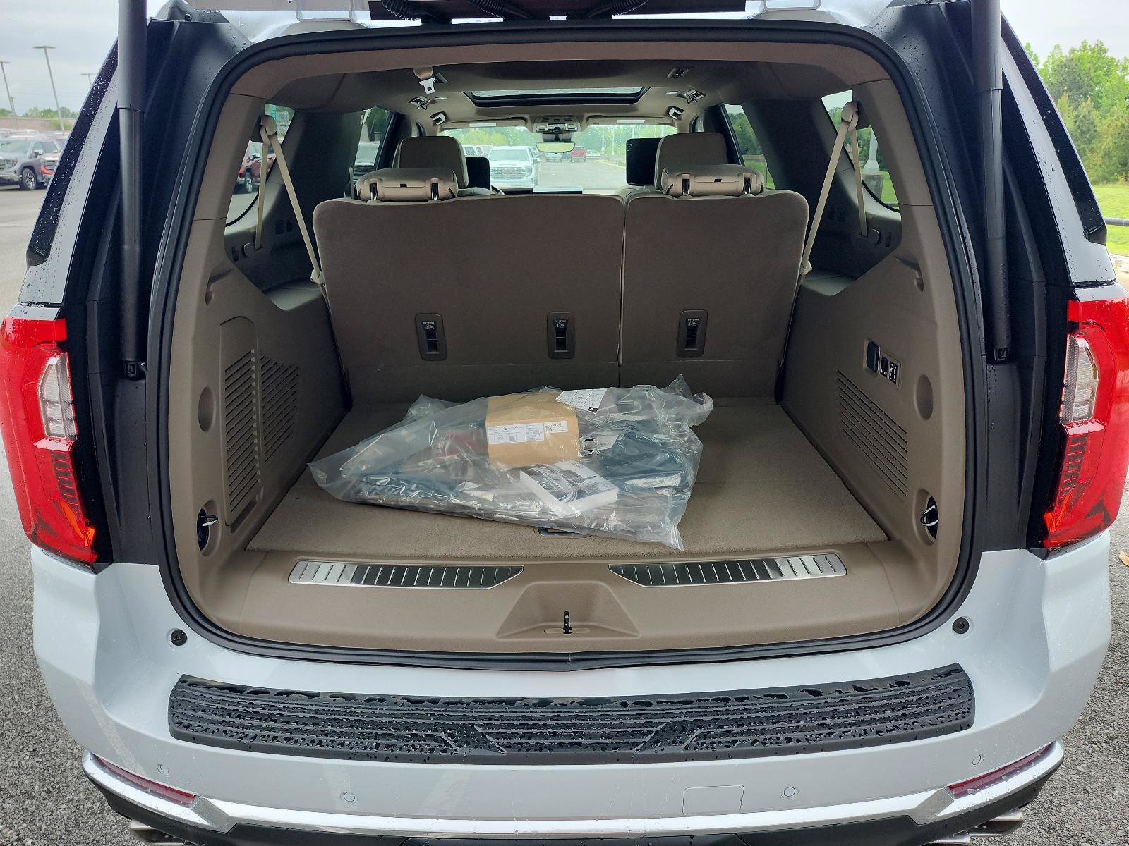 New 2026 GMC Yukon XL Denali AWD/4WD image 8