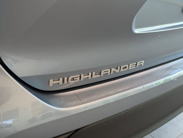 Used 2022 Toyota Highlander XLE FWD image 9