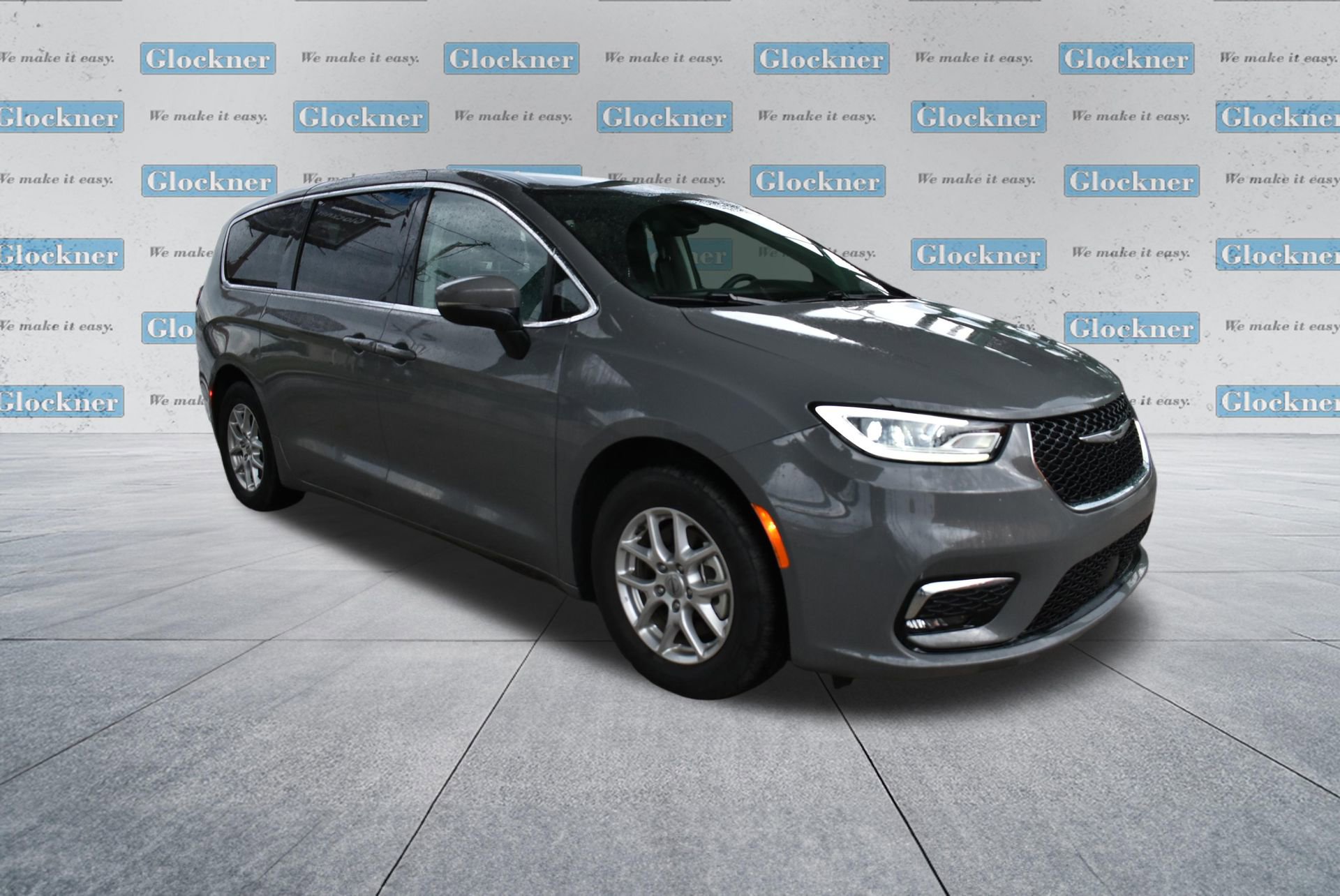 Used 2023 Chrysler Pacifica Touring-L FWD image 3