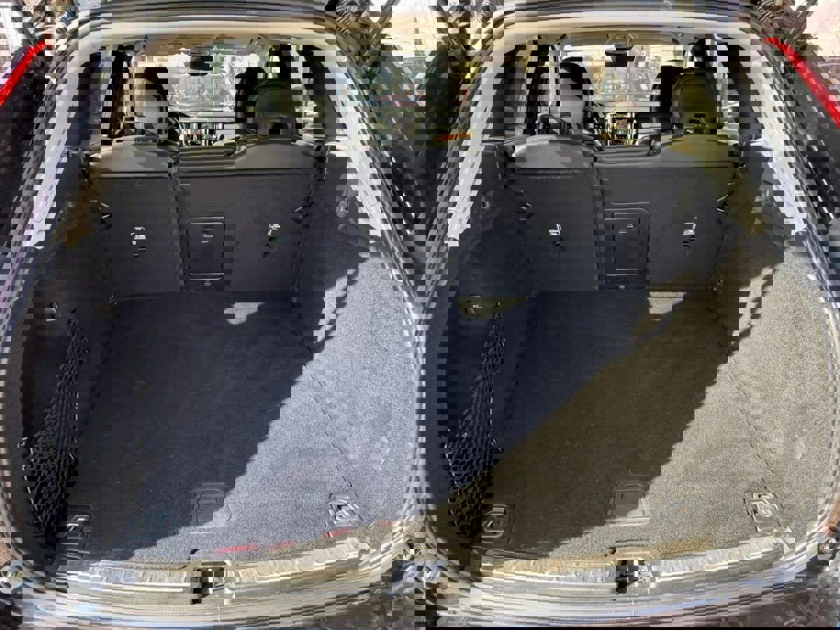 Used 2022 Volvo XC60 B5 Momentum image 31