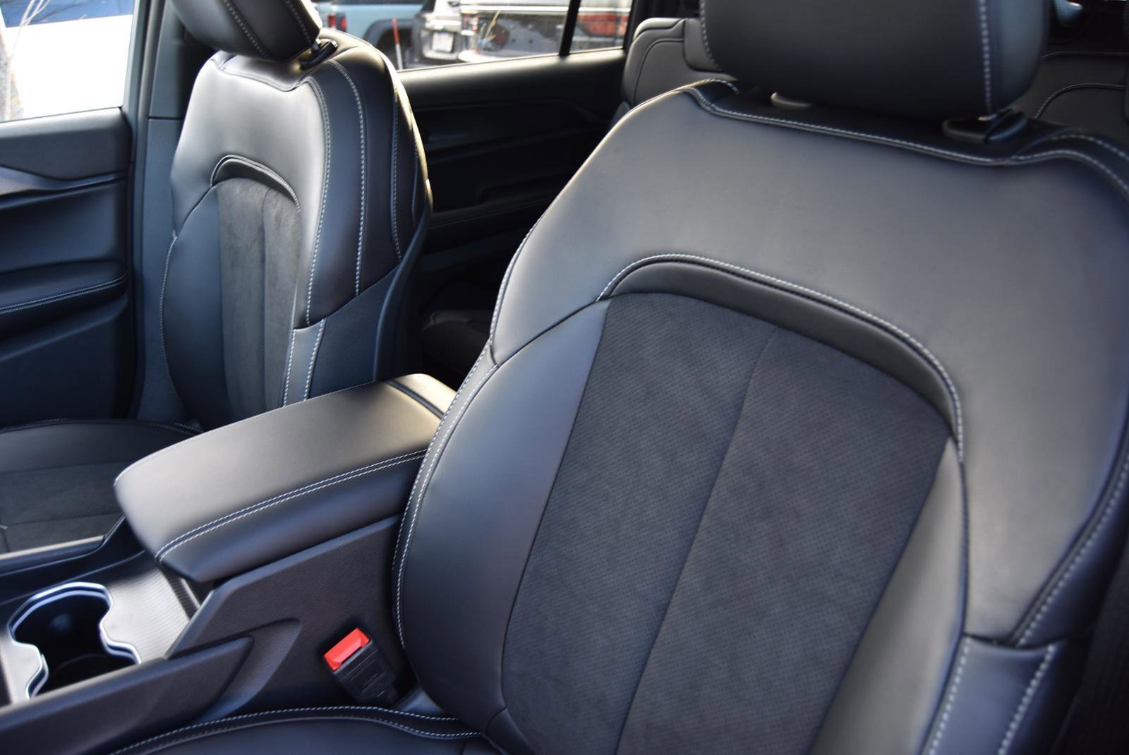 New 2025 Jeep Grand Cherokee L Altitude image 13