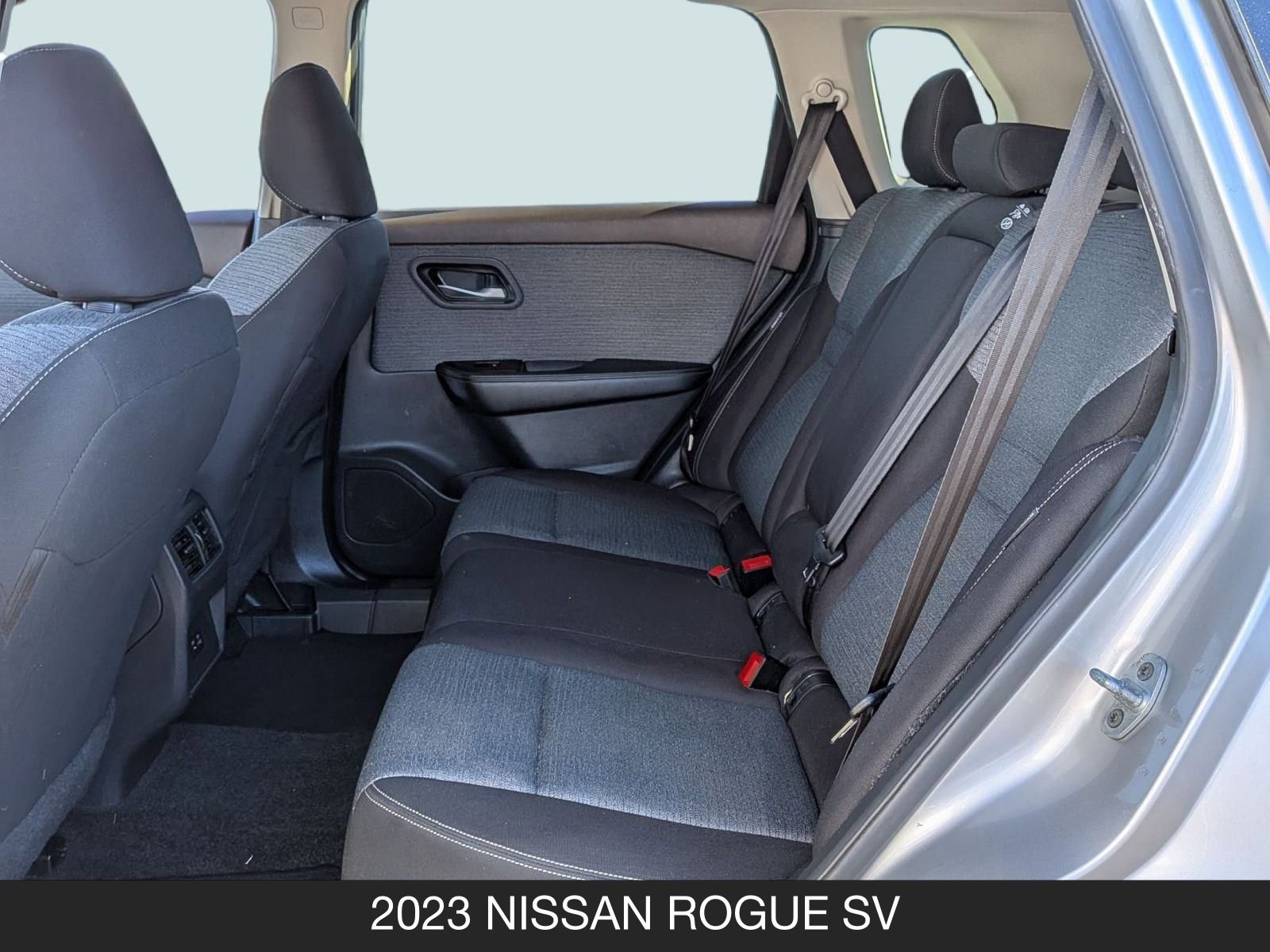 Used 2023 Nissan Rogue SV image 16
