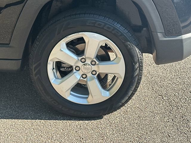 Used 2018 Jeep Compass Latitude w/ Cold Weather Group AWD/4WD image 21