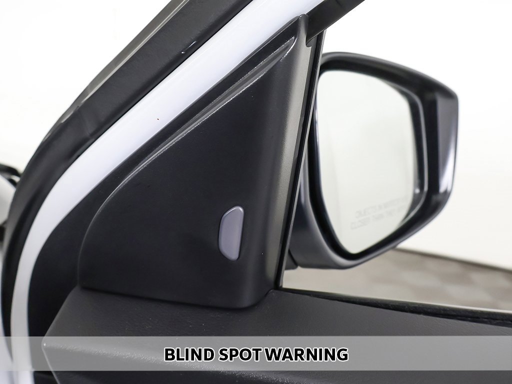 Used 2023 Nissan Kicks SV image 4