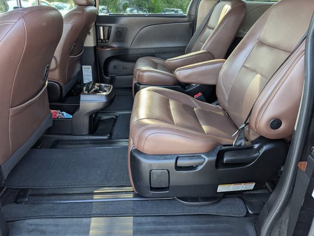 Used 2018 Toyota Sienna Limited Premium FWD image 10