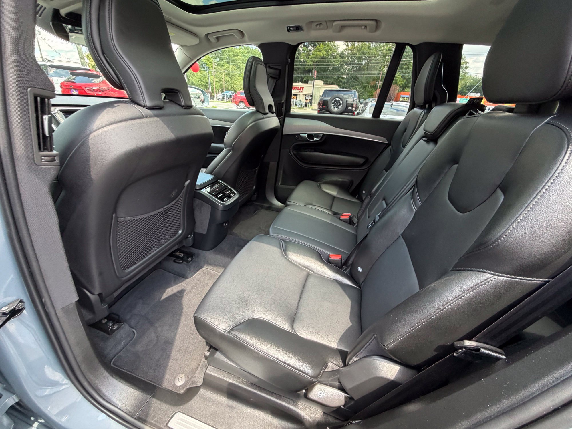 Used 2022 Volvo XC90 T5 Momentum AWD/4WD image 14