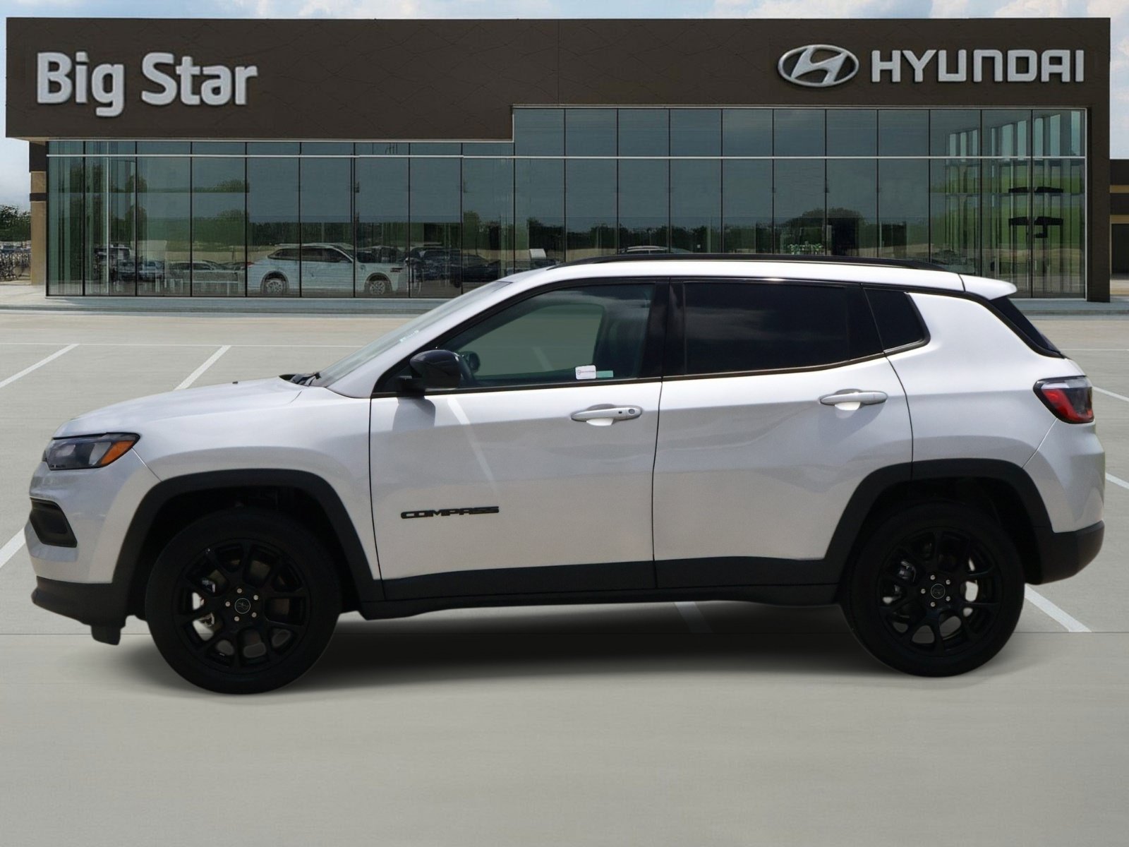 Used 2026 Jeep Compass Latitude AWD/4WD image 2