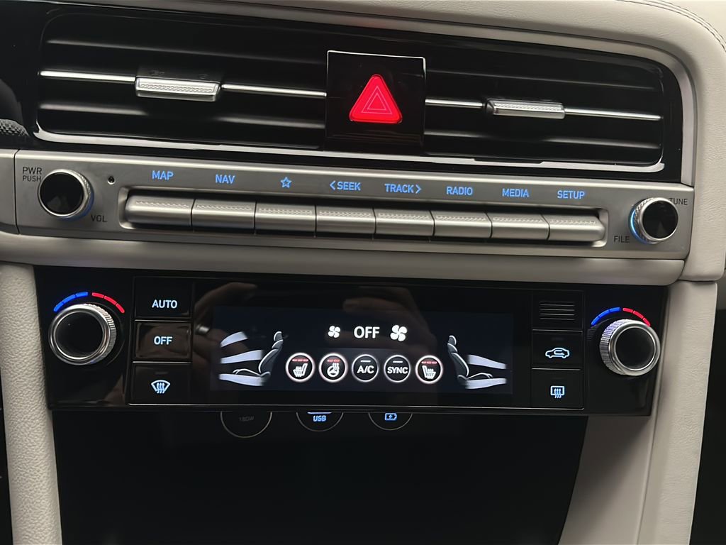 Certified 2025 Genesis G70 2.5T AWD/4WD image 25