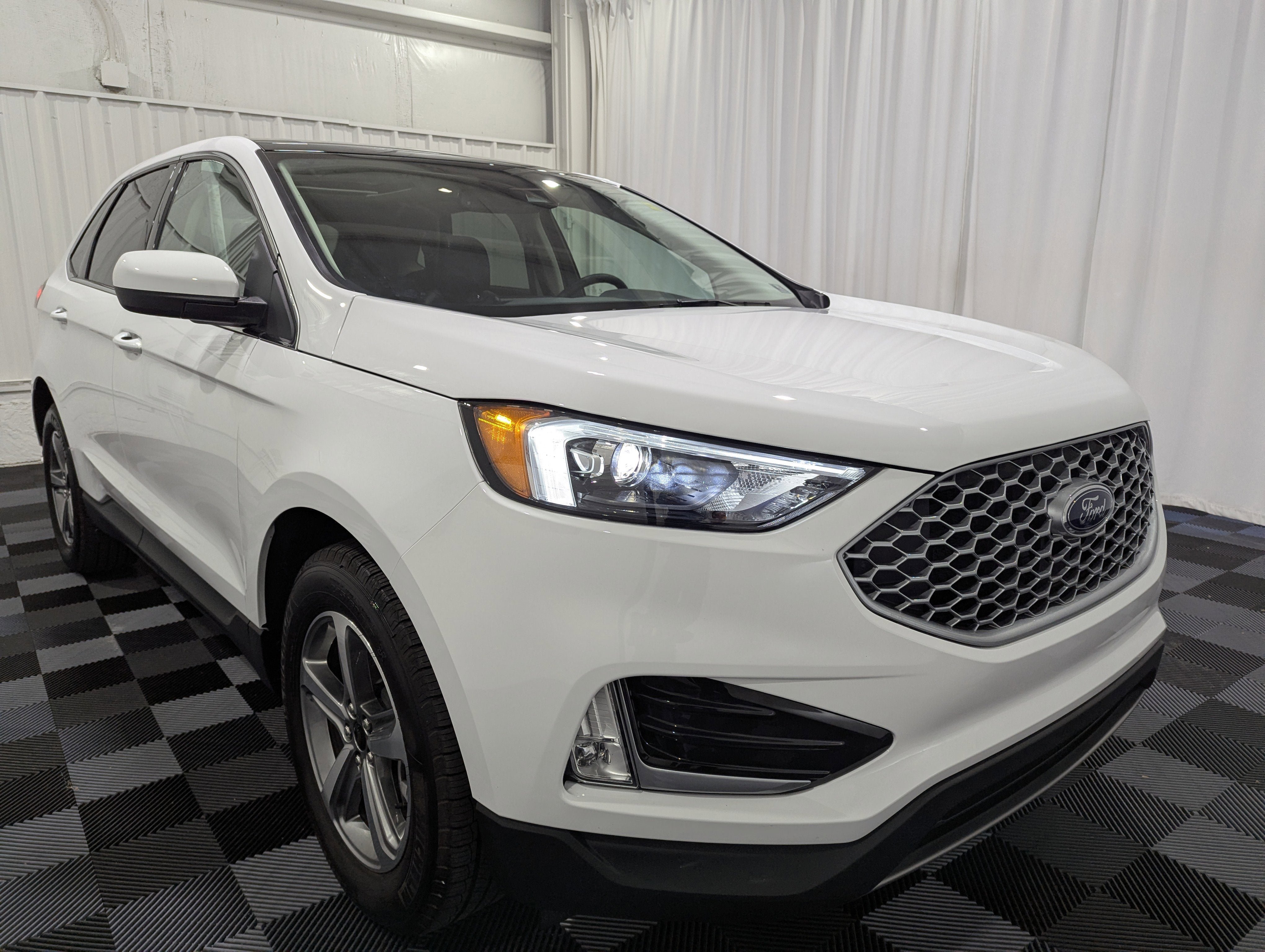 Used 2024 Ford Edge SEL w/ Convenience Package AWD/4WD image 5
