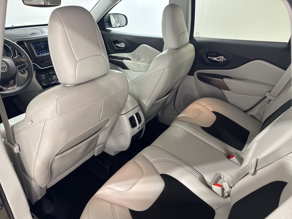 Used 2020 Jeep Cherokee Latitude Plus w/ Comfort/Convenience Group image 22