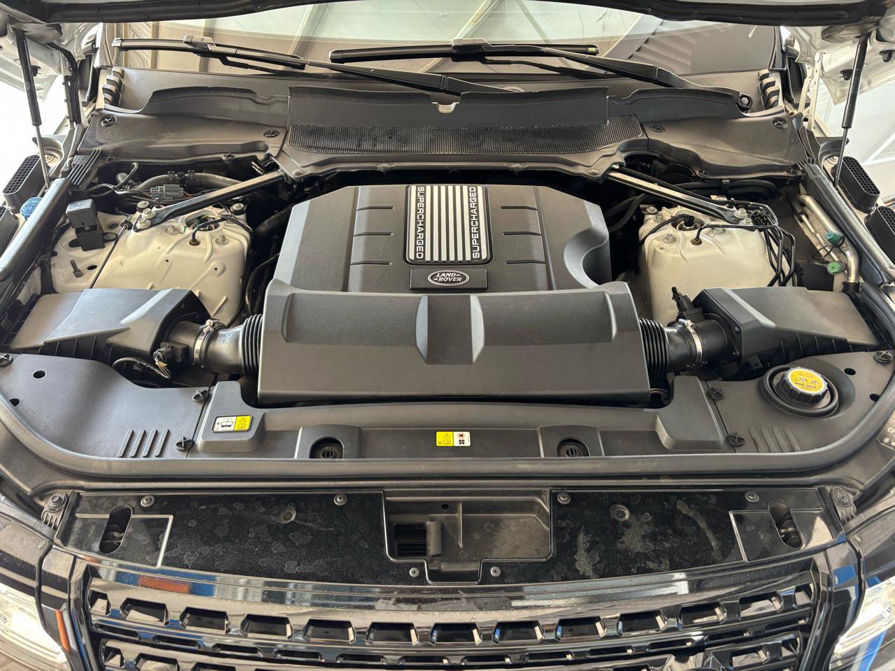 Used 2017 Land Rover Range Rover HSE image 37