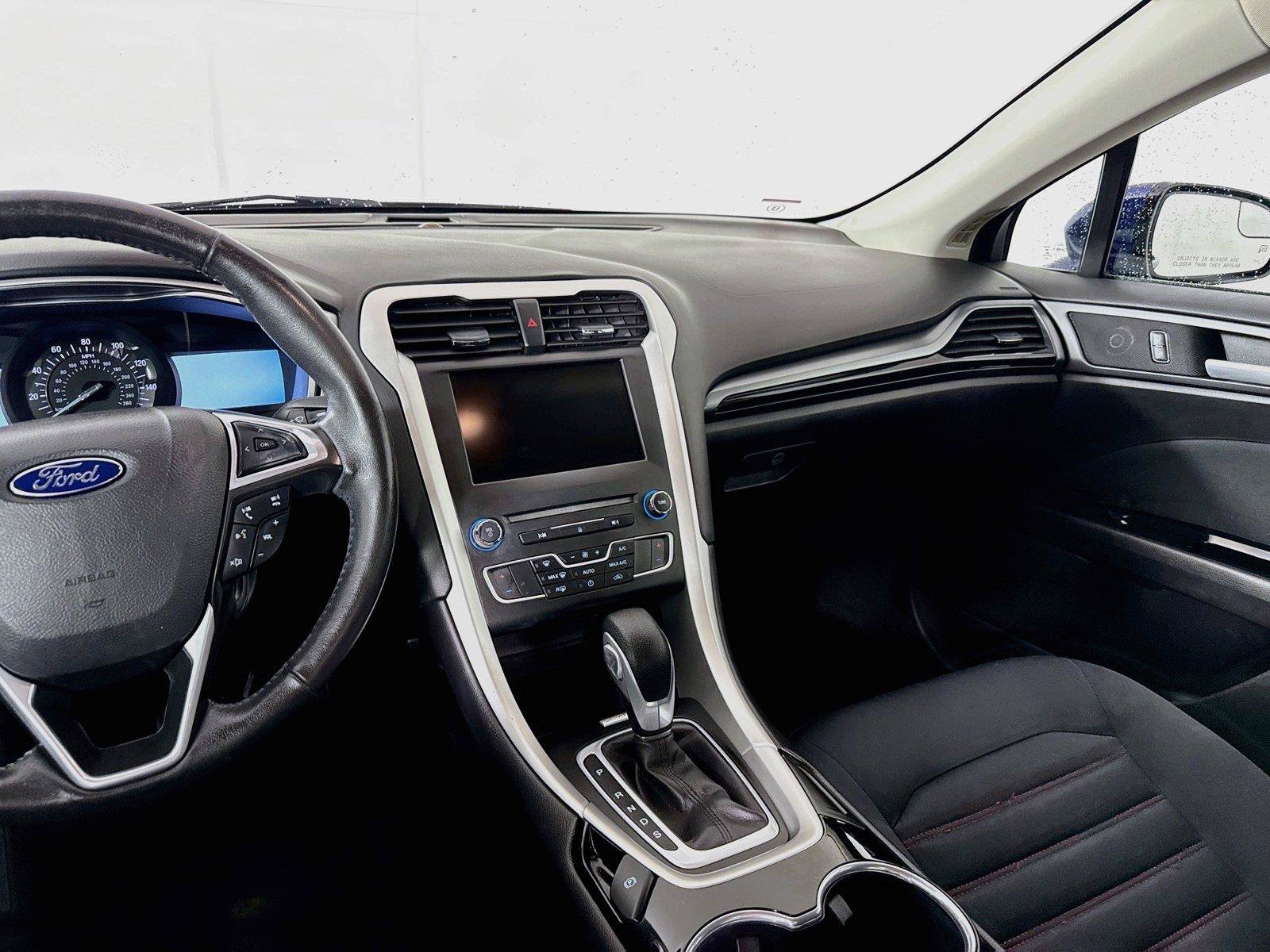 Used 2016 Ford Fusion SE FWD image 31