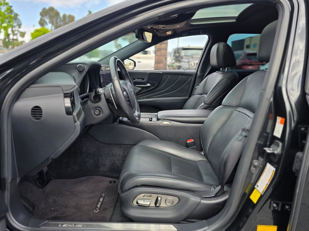 Used 2021 Lexus LS 500 w/ Accessory Package (Z1) RWD image 11