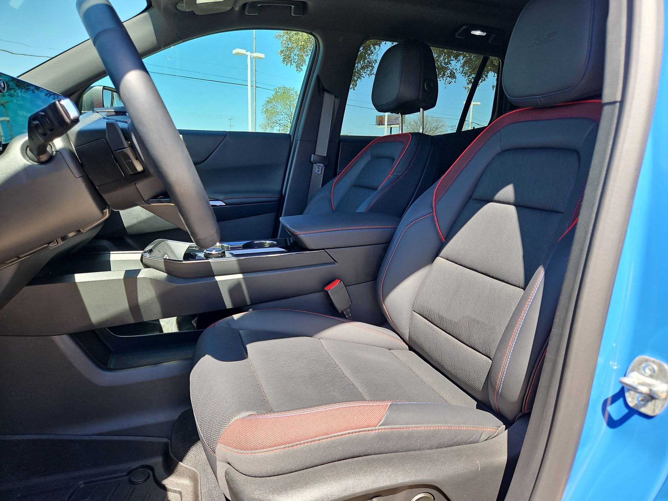 Certified 2025 Chevrolet Equinox RS w/ Safety and Technology Package image 9