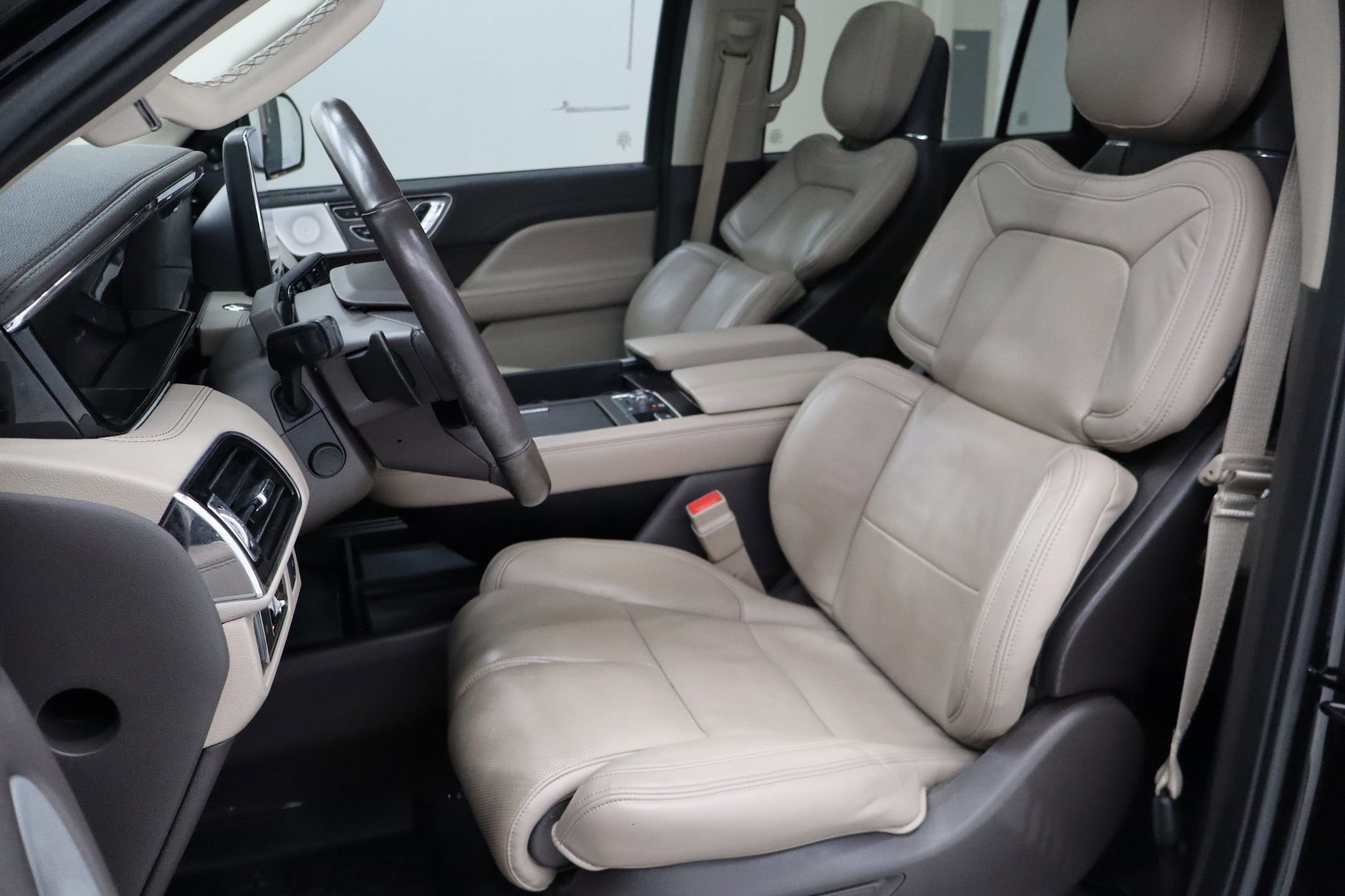 Used 2023 Lincoln Navigator L Reserve image 11