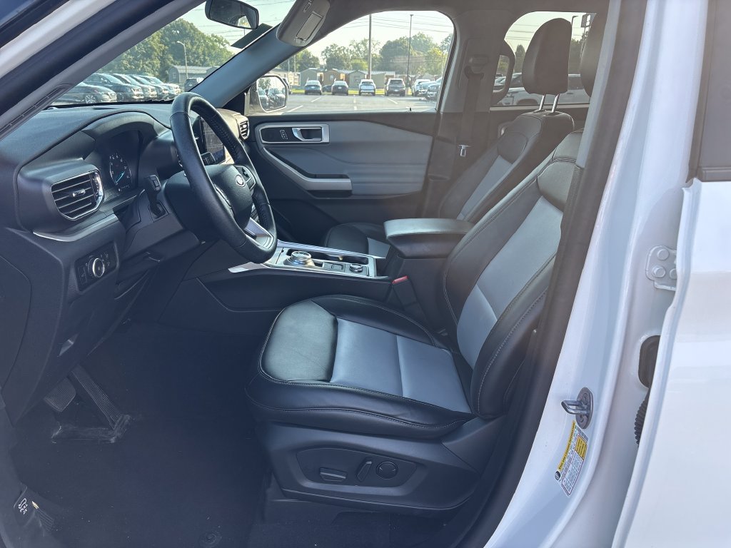 Used 2024 Ford Explorer XLT w/ Equipment Group 202A AWD/4WD image 12