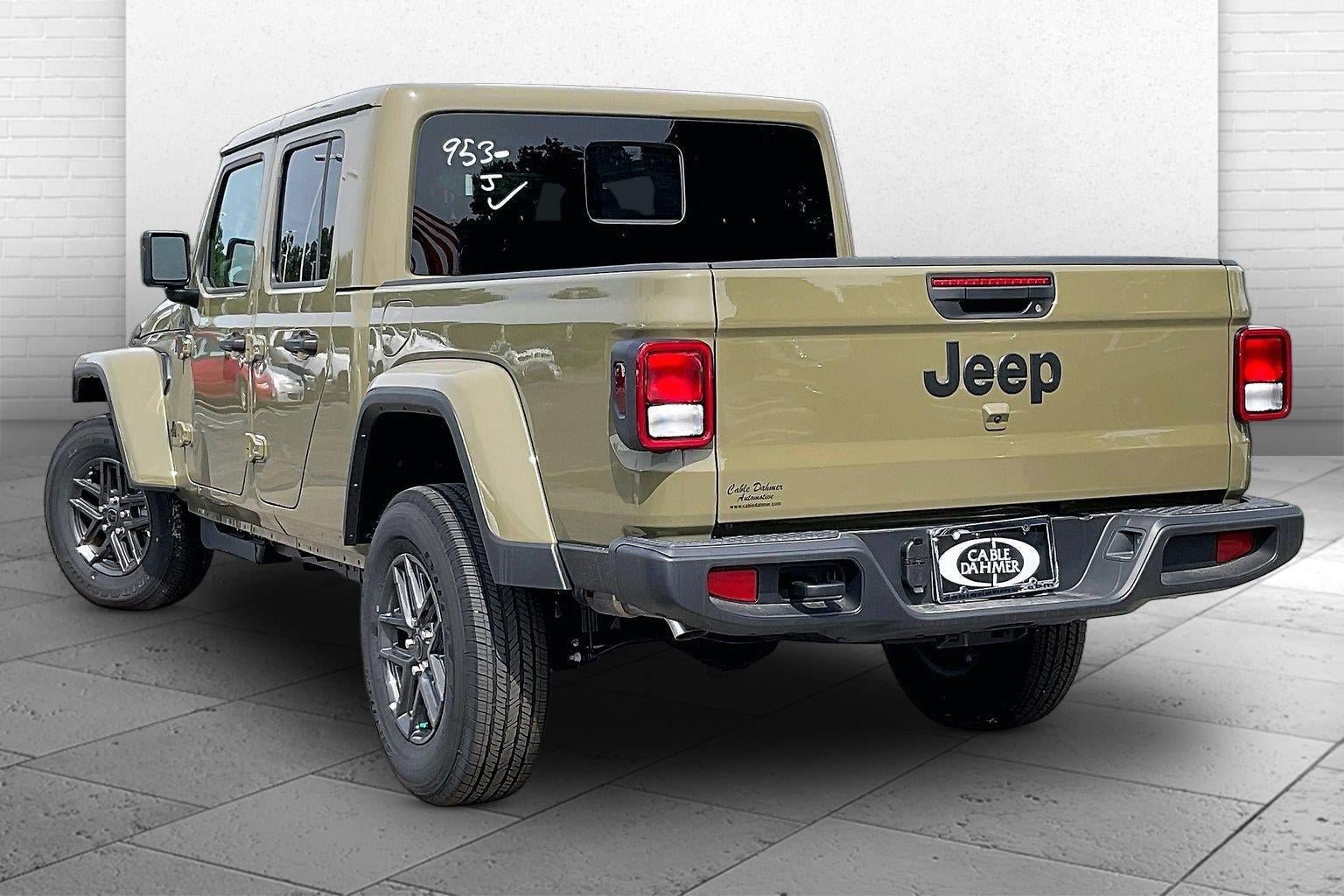 New 2026 Jeep Gladiator Sport AWD/4WD image 3
