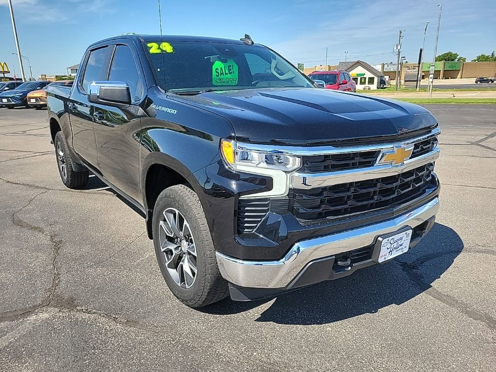 Used 2024 Chevrolet Silverado 1500 LT AWD/4WD image 3