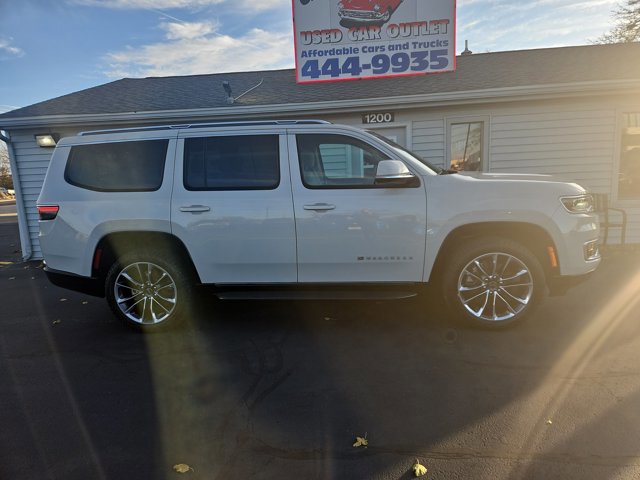 Used 2022 Jeep Wagoneer Series II w/ Premium Group I image 2