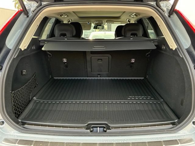 New 2026 Volvo XC60 T8 Plus w/ Climate Package PRO AWD/4WD image 6