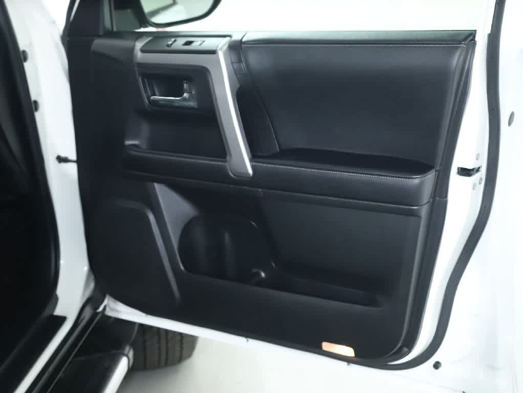 Certified 2023 Toyota 4Runner SR5 Premium w/ Moonroof Package AWD/4WD image 33