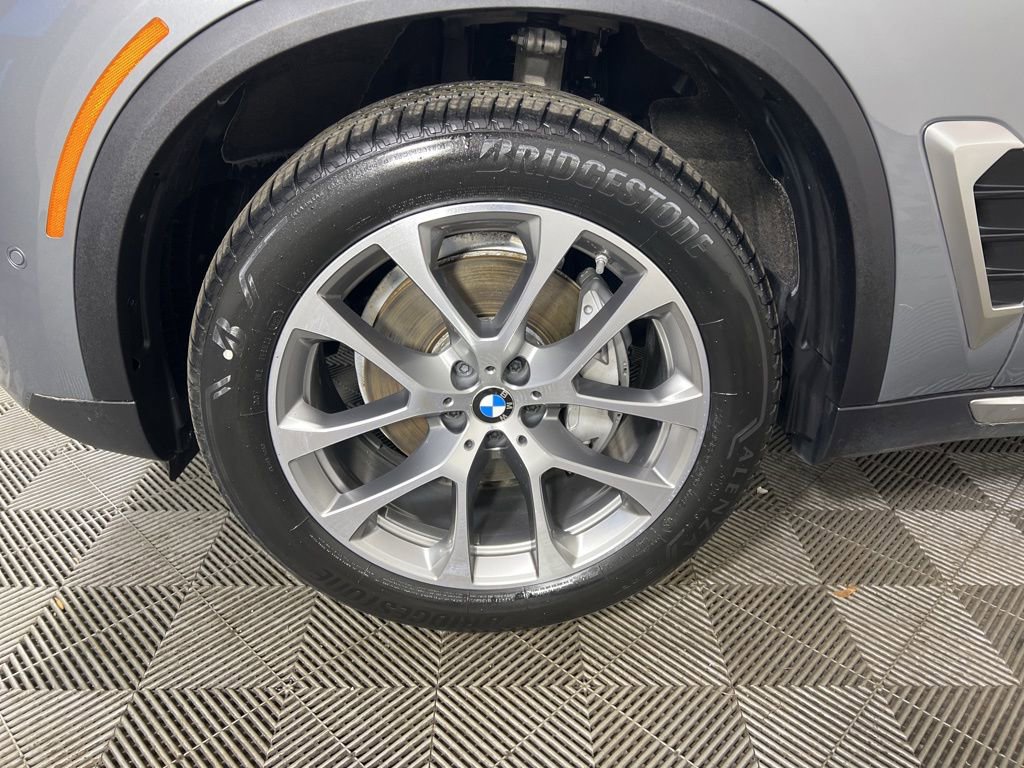 Certified 2025 BMW X5 xDrive40i w/ Premium Package image 17
