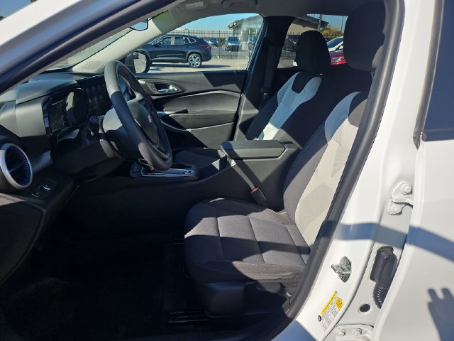 Used 2025 Chevrolet Trax LS FWD image 9