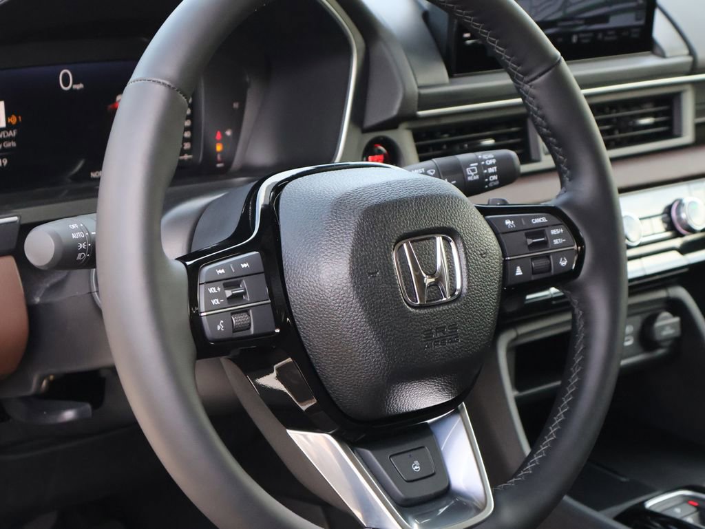 Certified 2025 Honda Pilot Elite image 19