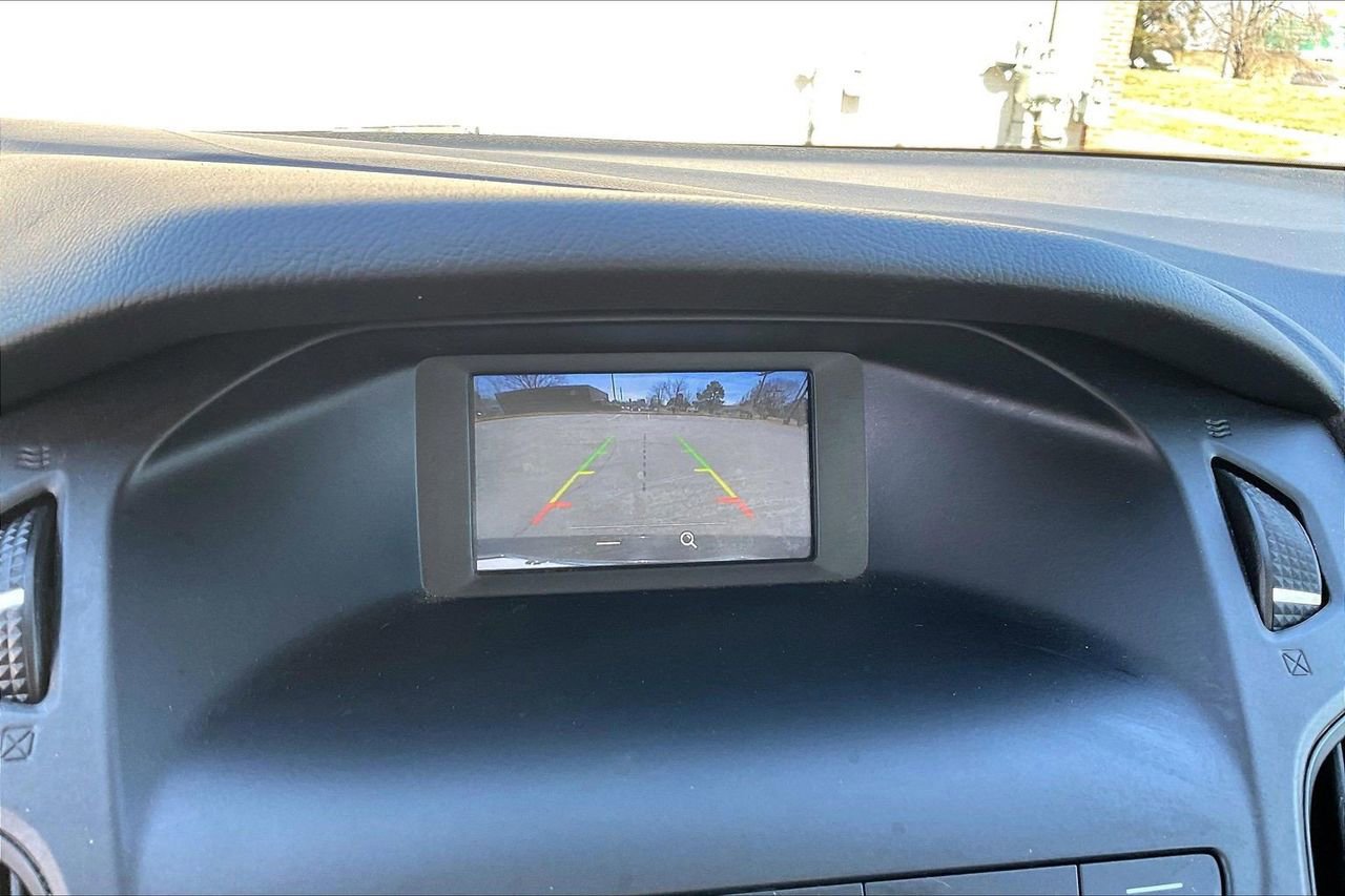 Used 2018 Ford Focus SE w/ SE Appearance Package image 14