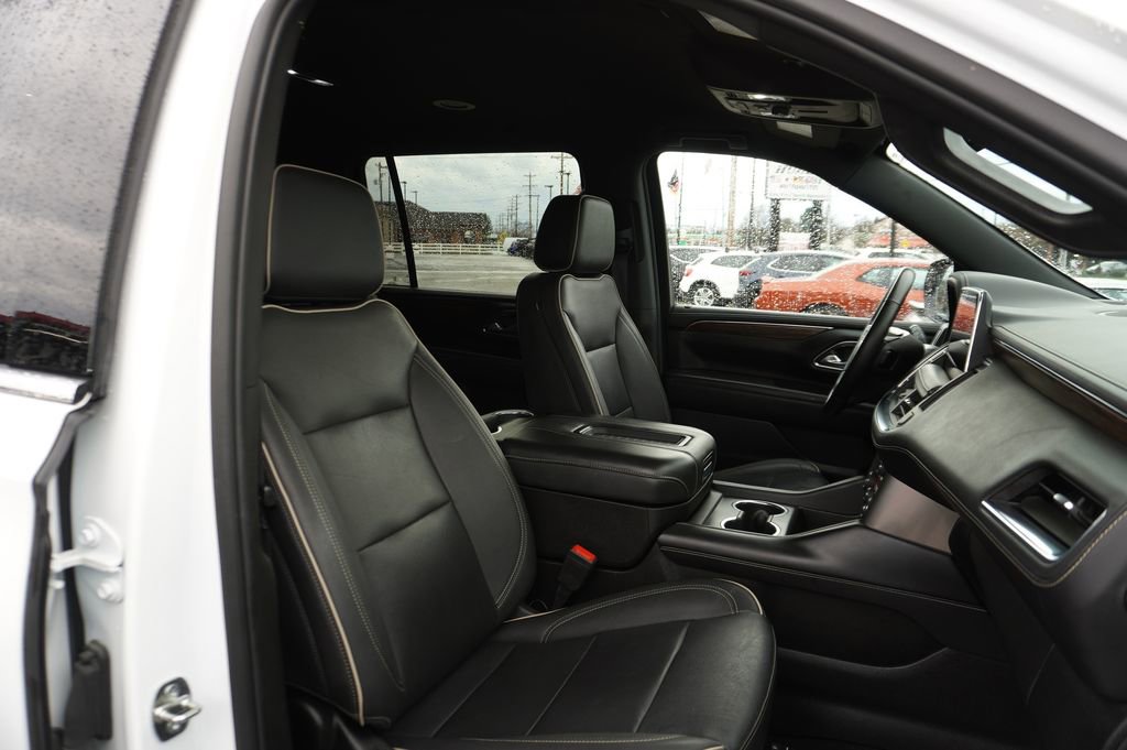 Used 2023 Chevrolet Suburban Premier image 31