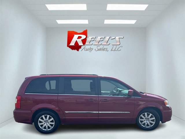 Used 2014 Chrysler Town & Country Touring FWD image 6