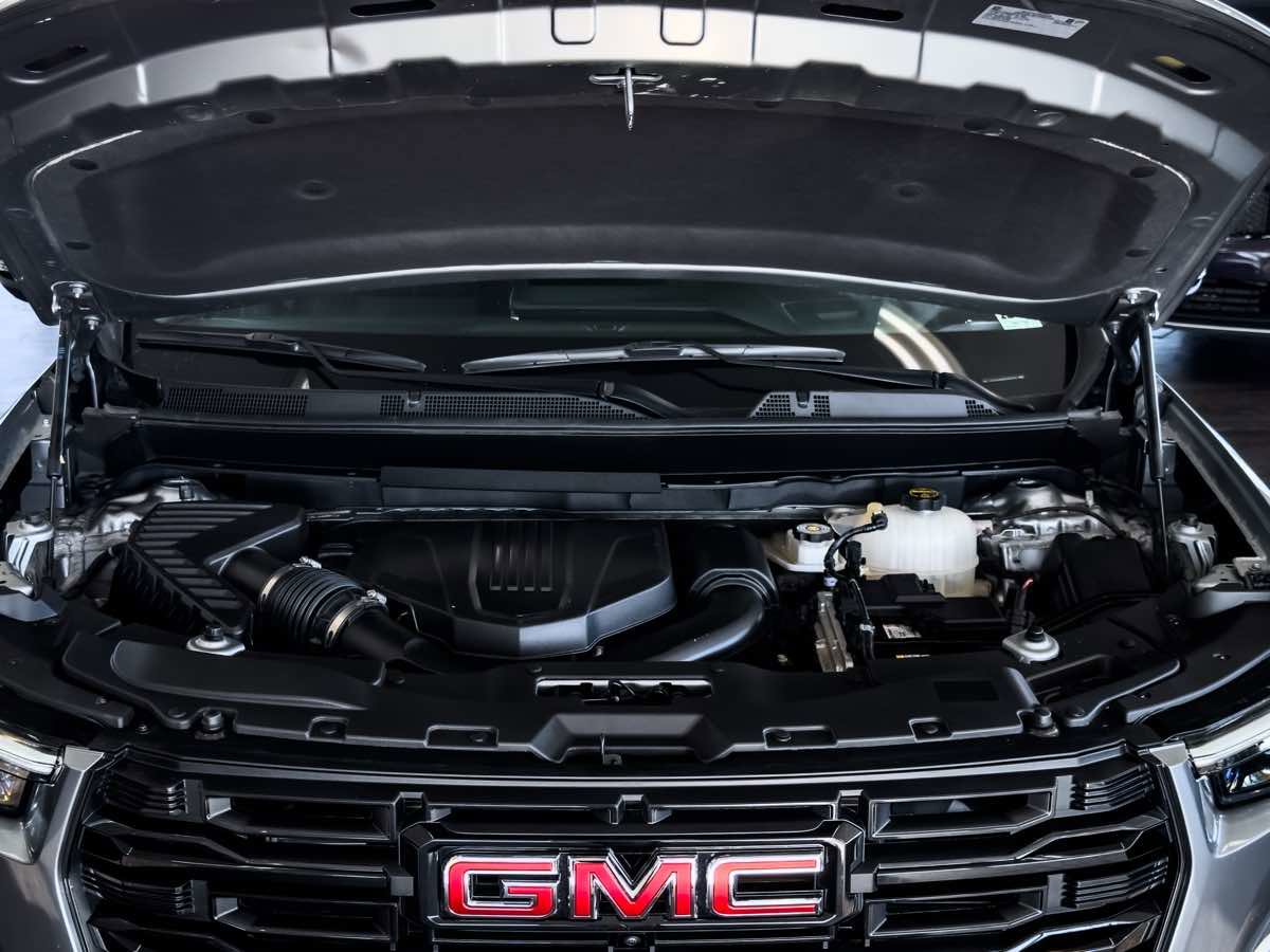 Used 2025 GMC Acadia Elevation w/ Black Edition image 28