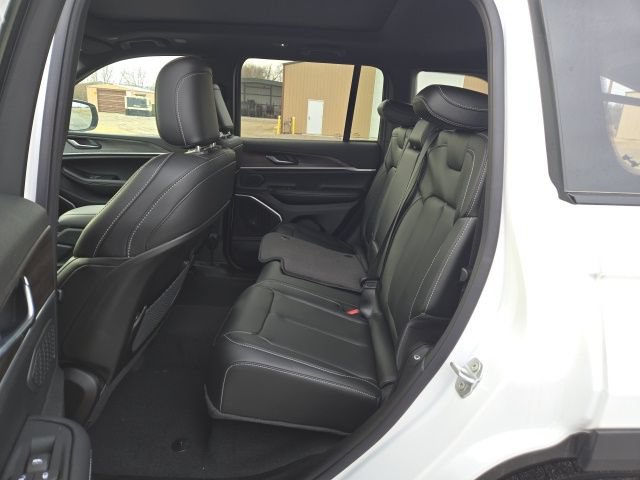New 2026 Jeep Grand Cherokee Limited w/ Limited Altitude Package AWD/4WD image 8