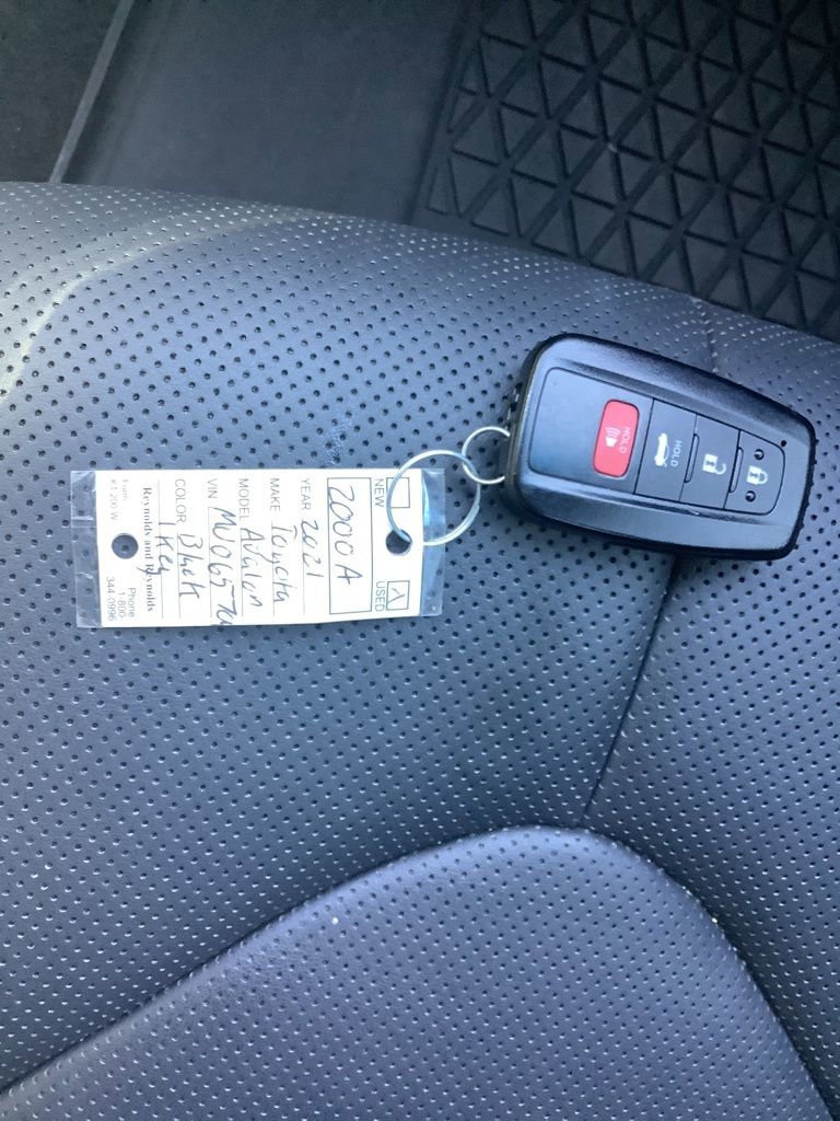 Used 2021 Toyota Avalon XSE image 34