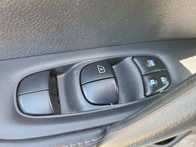 Used 2020 Nissan Rogue Sport SL FWD image 17