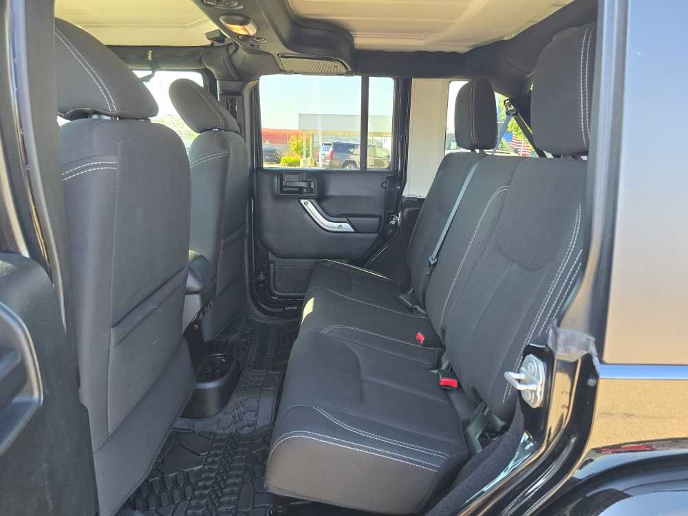 Used 2018 Jeep Wrangler Unlimited Sahara AWD/4WD image 7